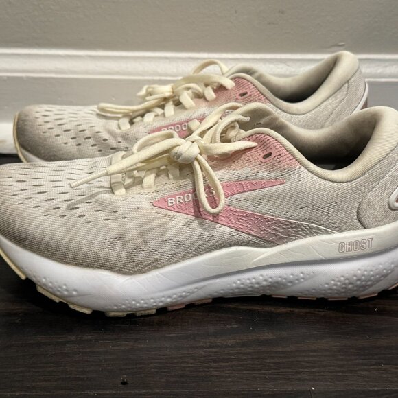 Brooks Women's Ghost 16 Creme / Pink - Size 5.5 - Picture 2 of 6
